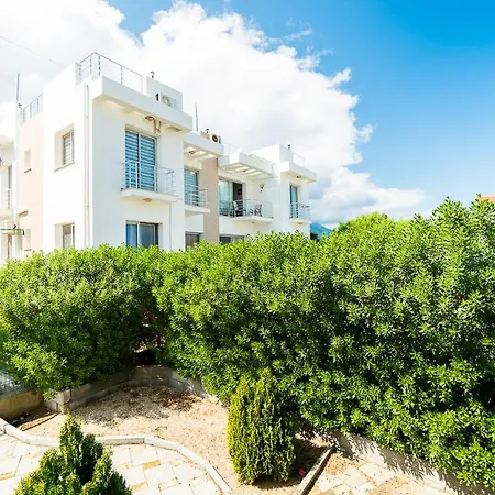 Апартаменты Luxury Two-bedroom In Amazing Place Lukomorye C4 *